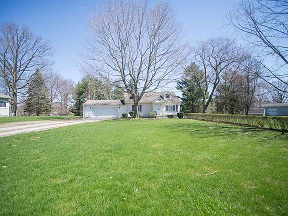 4th image of 2565 E Beech Ave
