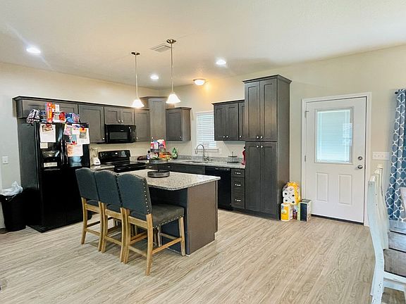 3rd image of 186 Tinsley St