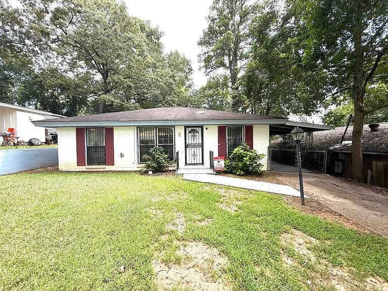 1716 Midway St — Photo 1