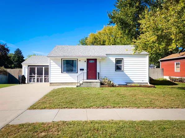 303 N 13th Pl, Norfolk, NE 68701