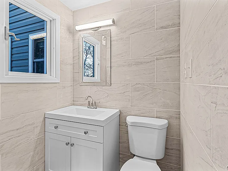 11 Winmar Cres — Photo 21