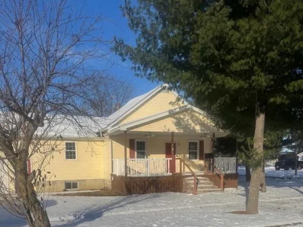 439 E Clay St, Roodhouse, IL 62082