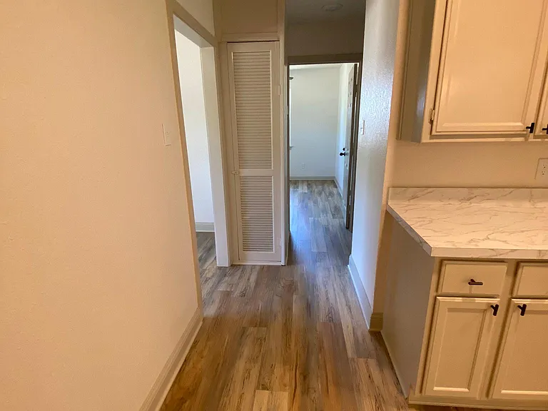 2512 Burton Ave — Photo 13