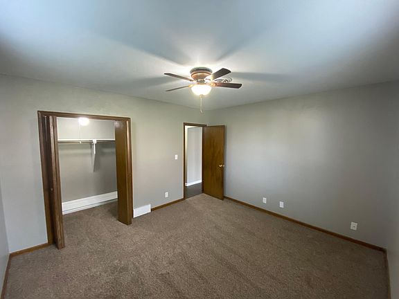 Big bedroom with large WALK IN CLOSET!!!