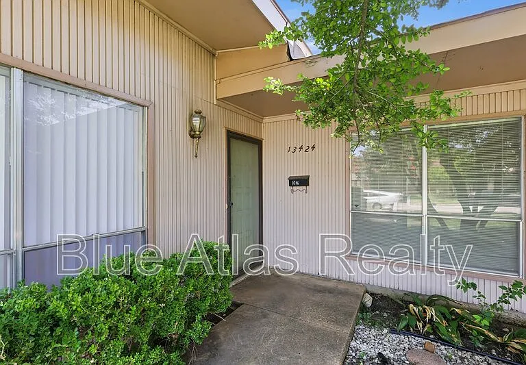 13424 Blossomheath Ln — Photo 2
