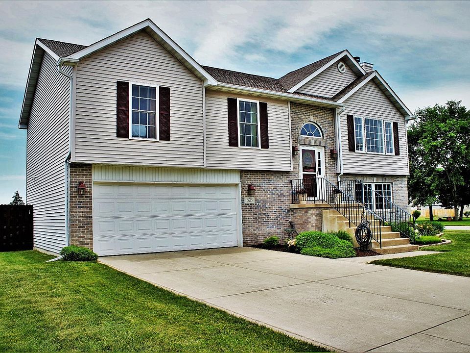 Welcome to 676 Friars Green, Valparaiso, Indiana.