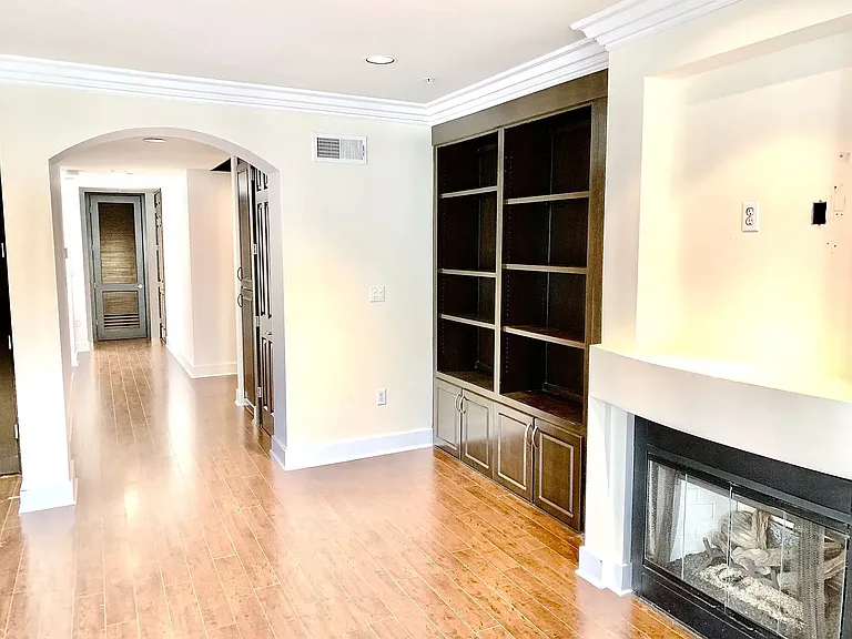 1415 Greenfield Ave #101 — Photo 8