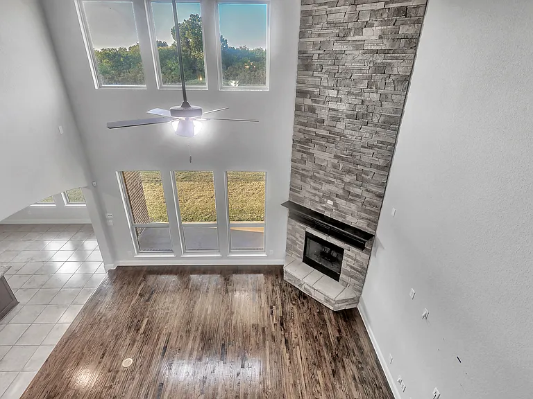 1708 Stillwater Dr — Photo 3
