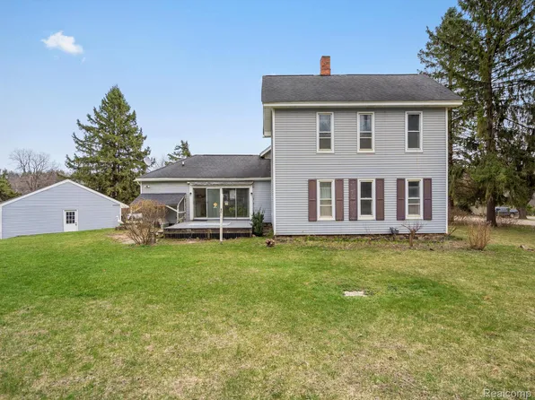 758 W Glass Rd, Ortonville, MI 48462