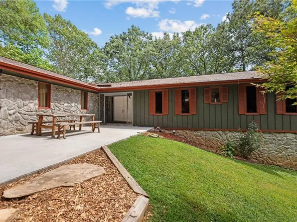 3346 Little Cir, Gainesville, GA 30506