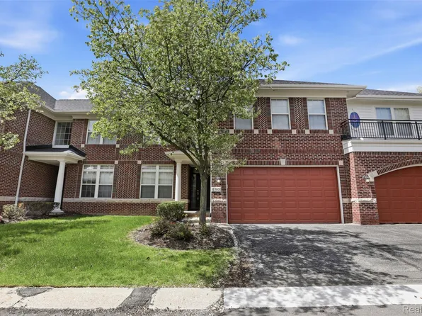 4368 Gateway Cir, West Bloomfield, MI 48322