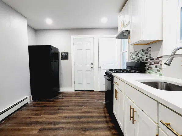 122 Orient Ave, Jersey City, NJ