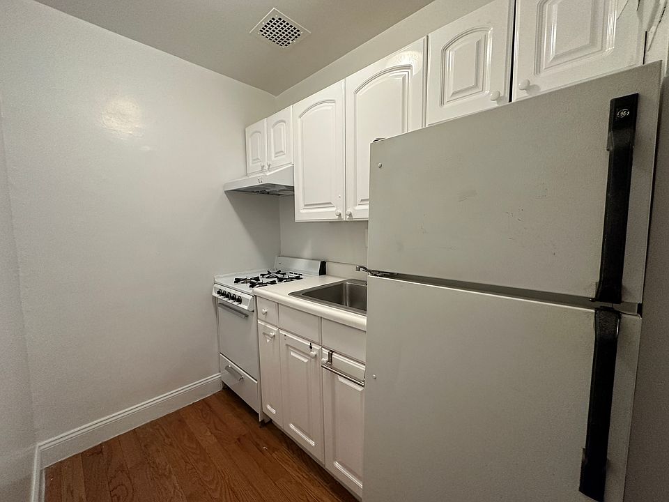 1st image of 11 E 32nd St #2O