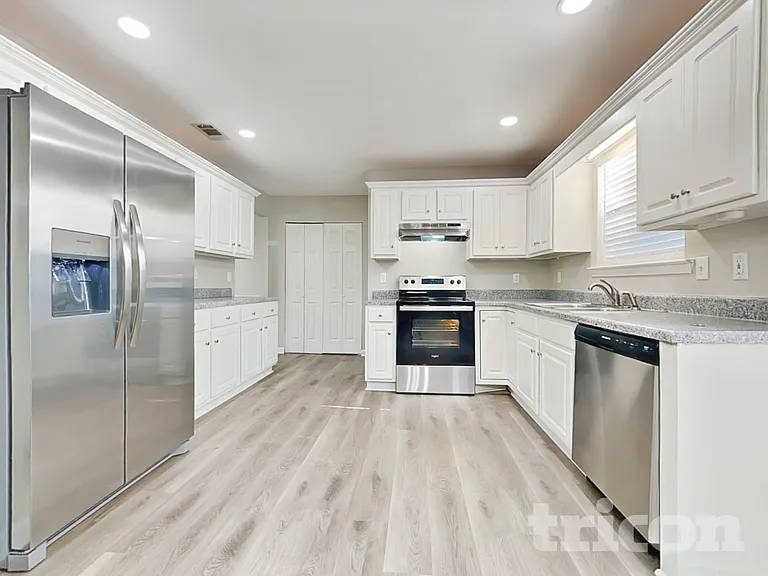 140 N Greenfield Cir — Photo 6