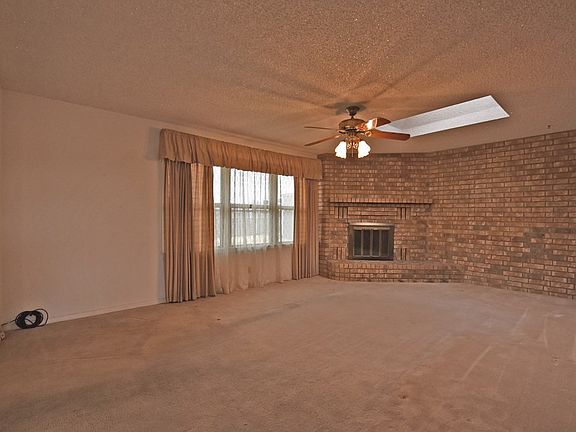 2nd image of 1617 E Everglade Ave
