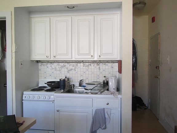 3rd image of 2204 Saint James St #3D