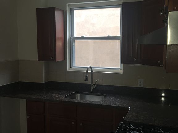 2nd image of 601 Saint Lawrence Ave #1