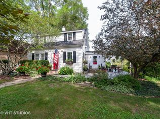 8910 Roland Dr, Barrington, IL 60010