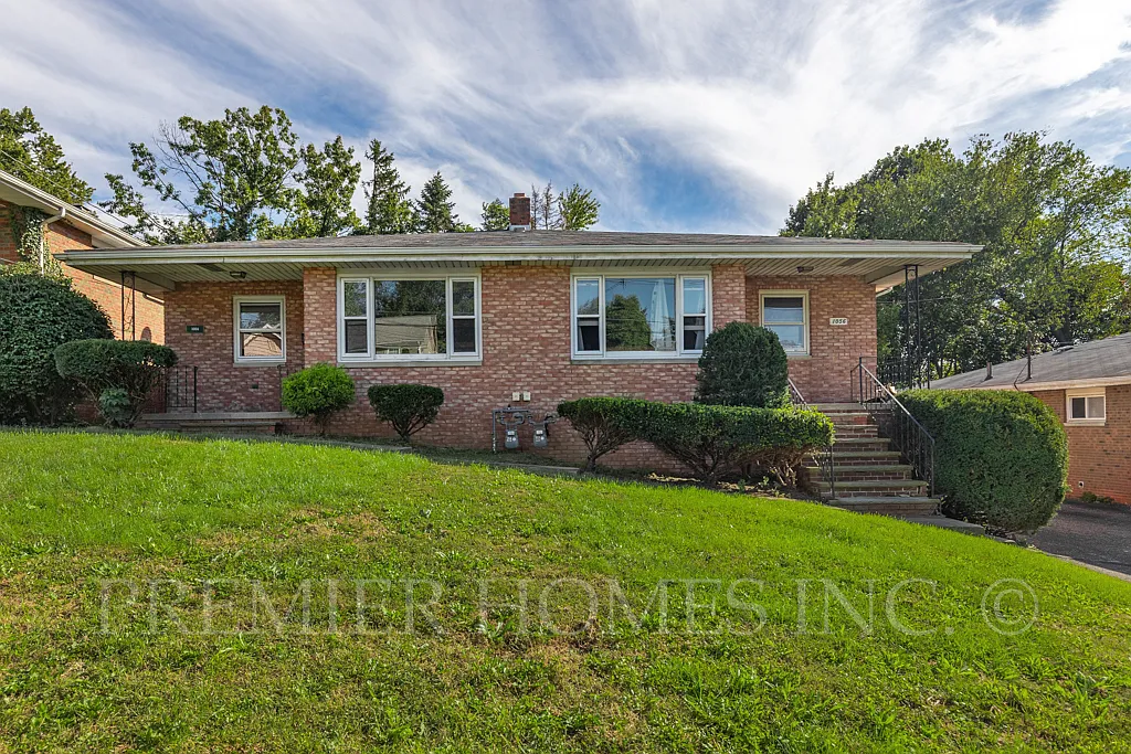 2 bed, 900 sqft, $1,295 — Photo 1
