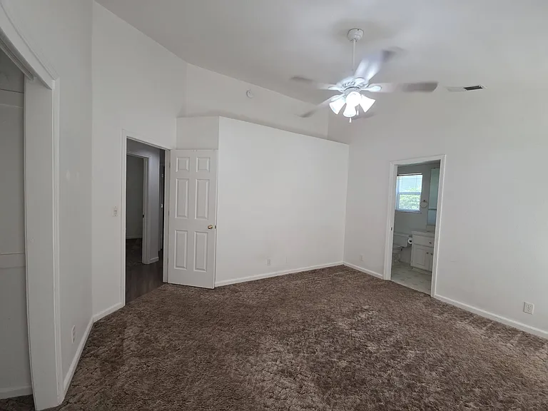 819 Black Walnut Way — Photo 15