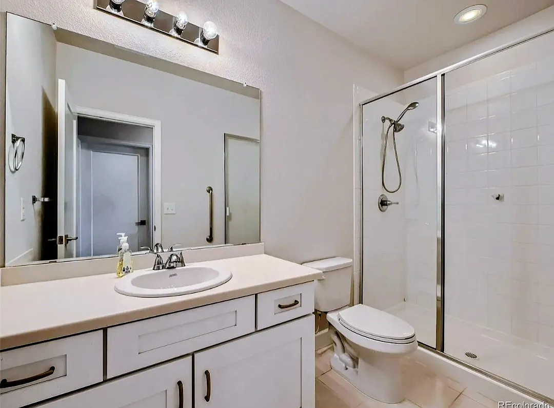5 bed, 3846 sqft, $4,200 — Photo 2