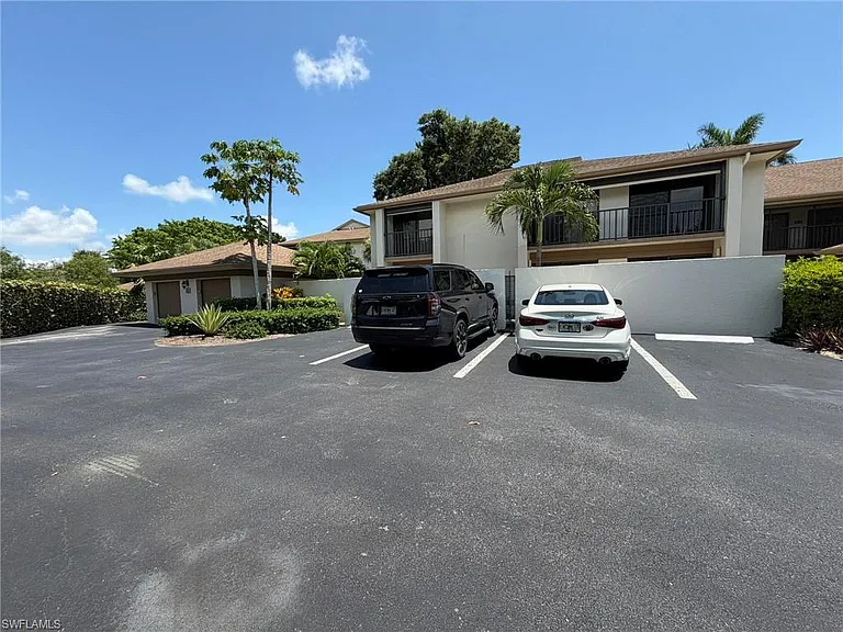 576 Retreat Dr #201 — Photo 34