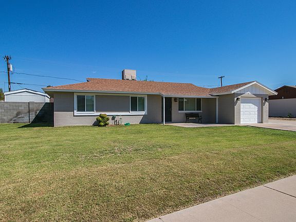 3rd image of 2124 W Meadow Dr