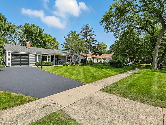 3rd image of 1913 E Liberty Dr