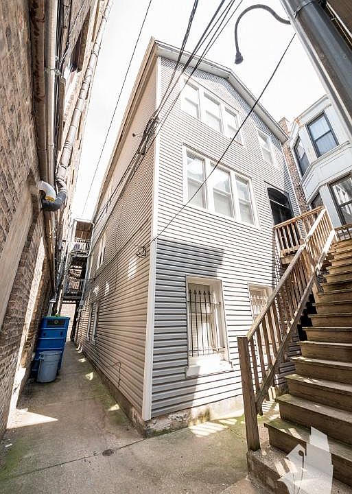 1st image of 859 W Armitage Ave