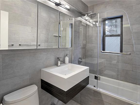 4th image of 301 E 48th St APT 7J