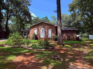 490 Lakewood Dr E, Muscle Shoals, AL 35661