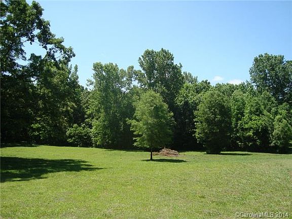 4th image of 1430 Rosehill Dr