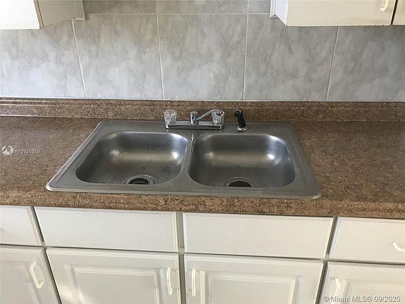 3rd image of 815 NW 2nd Ave #2