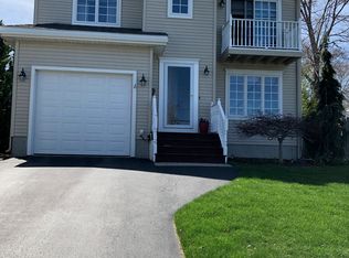 49 King Philip Ave, Bristol, RI 02809