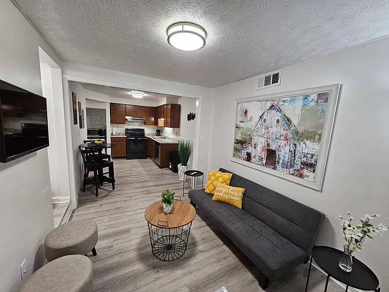 1170 Atlantic Dr NW #B — Photo 3