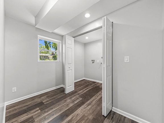 3rd image of 921 Belair Dr