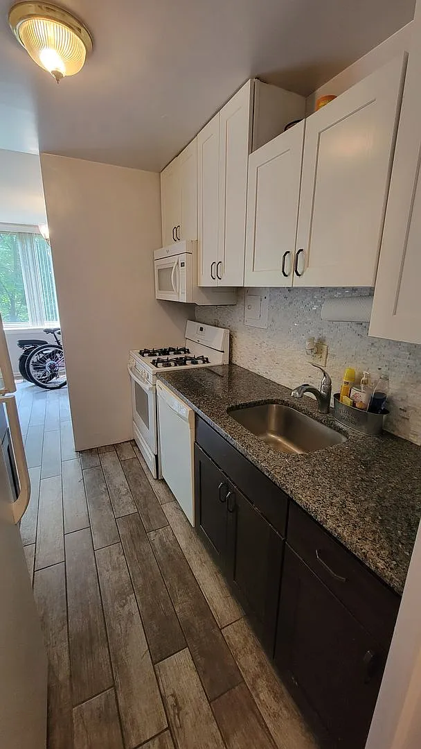 1210 N Taft St — Photo 4