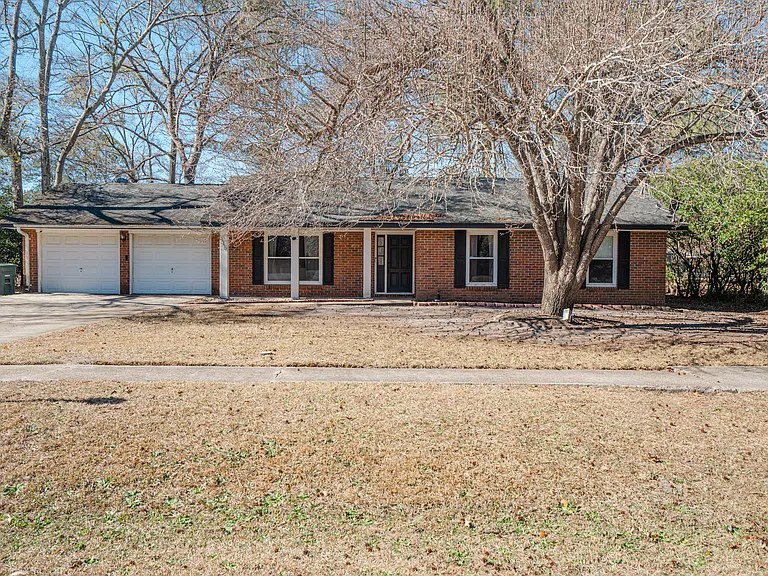 615 Olmstead Dr — Photo 1