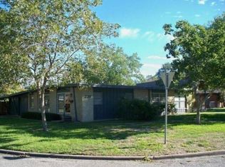 220 Bonham St, Port Lavaca, TX 77979