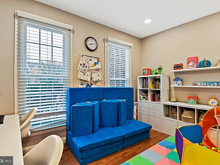 21922 Hyde Park Dr — Photo 10