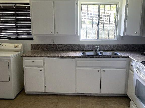 3rd image of 908 Cannon Ave