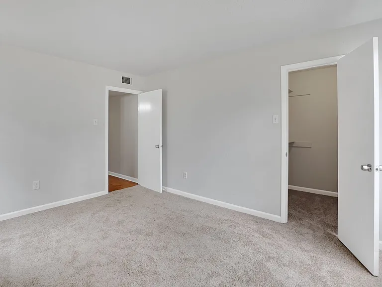 Woodland Trace Apartments — Photo 11