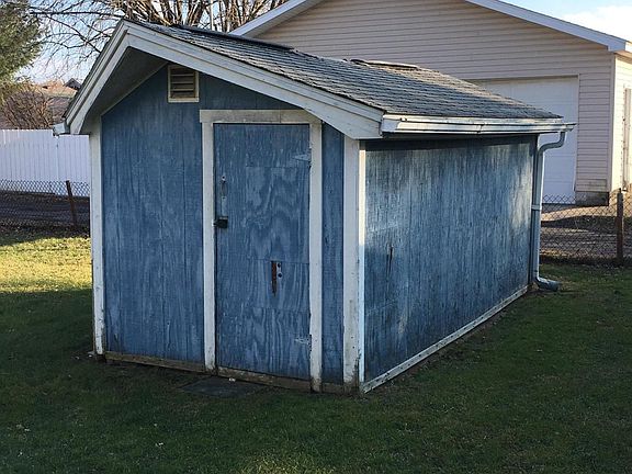3rd image of 714 W Green St