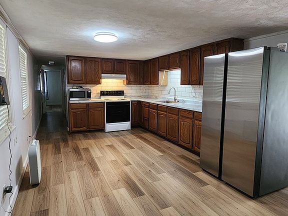 5th image of 1009 Roysden Rd