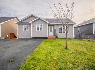 12 Bridgeport St, Paradise, NL A1L4C2