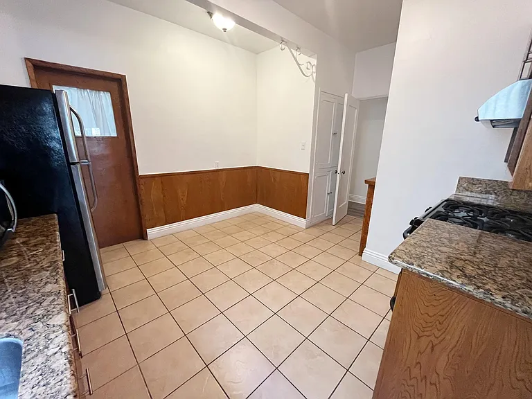 227 S Gale Dr #4 — Photo 9