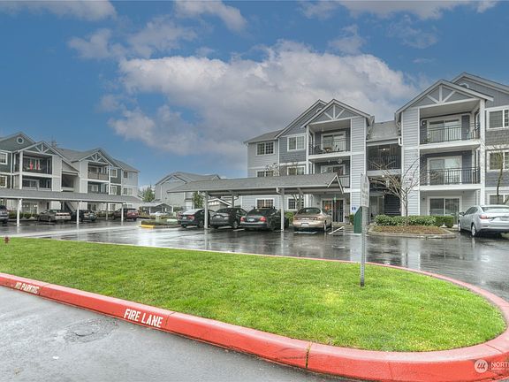 3rd image of 1411 Evergreen Park Drive SW #303