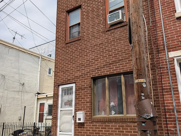 415 E Flora St — Photo 2