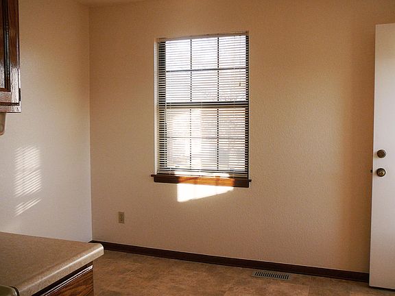 5th image of 7800 E 130th Ct