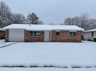 711 Gwenn St, Springdale, AR 72762